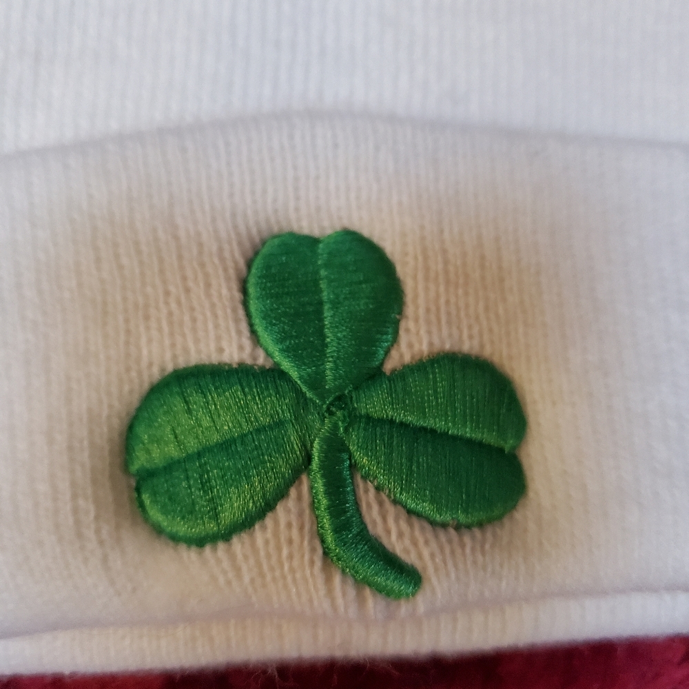 WHITE KNIT HAT WITH GREEN SHAMROCK 🍀 ON IT! #CELTICS - Picture 2 of 7
